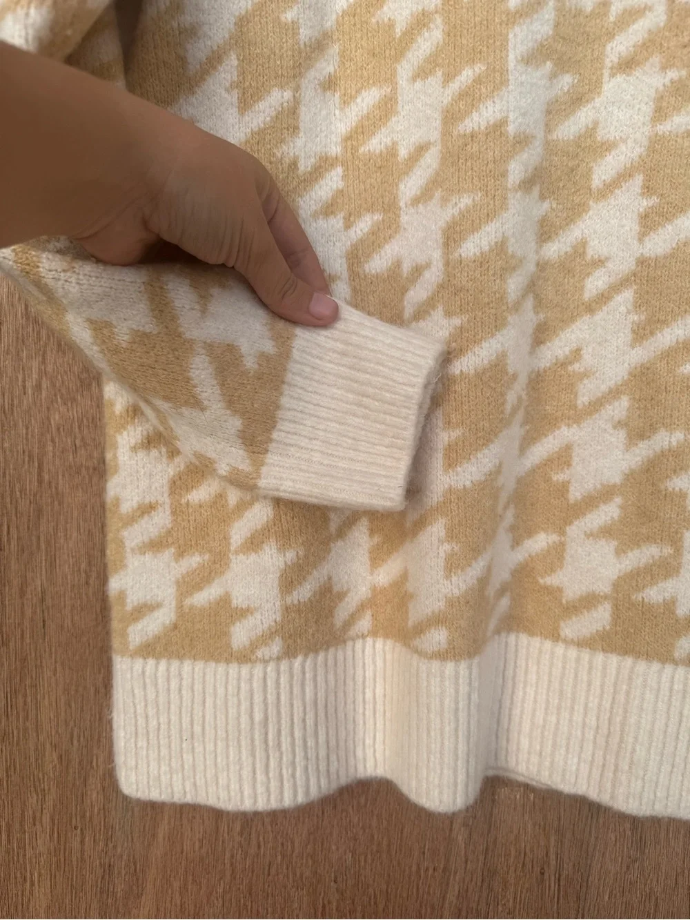 LOFT Cream and Beige Houndstooth Crewneck Sweater - Picture 3 of 5